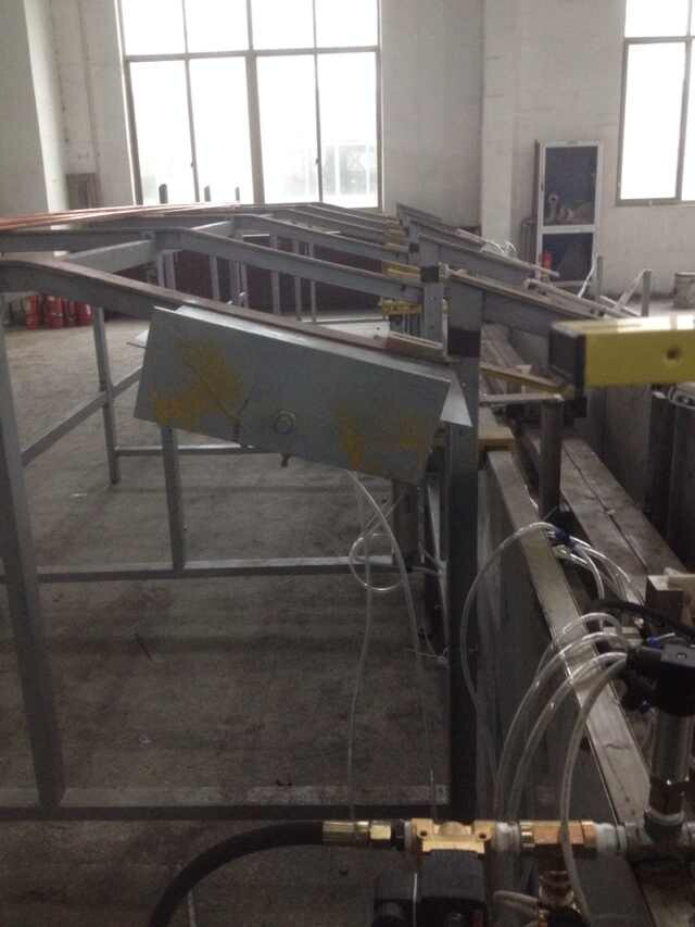 氣動鋼管水壓機(jī)1